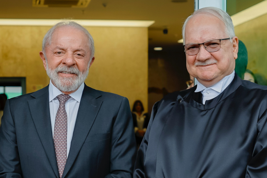 Lula afirma que Brasil é maior que golpistas e lista ameaças digitais sobre eleição