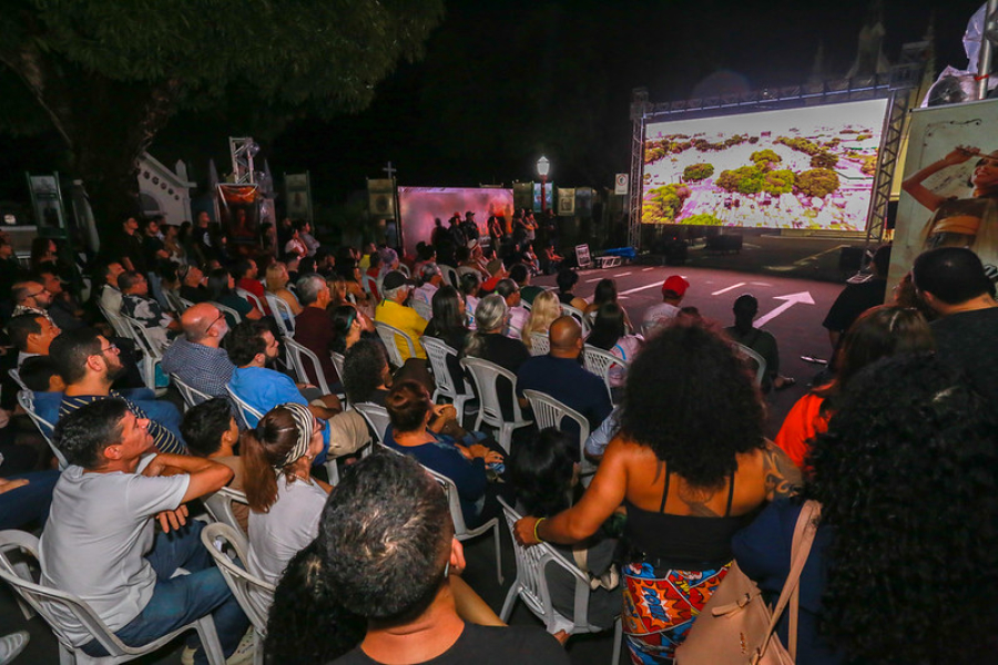 Documentário sobre ‘Santa Etelvina’ emociona público em exibição no cemitério São João Batista