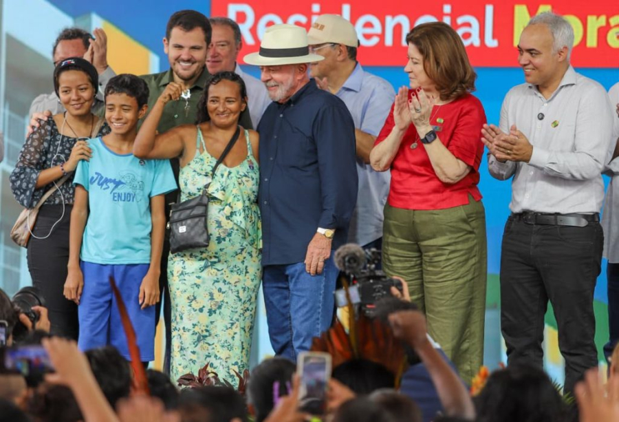 Presidente Lula e prefeito de Manaus entregam 576 moradias semimobiliadas do residencial Morar Melhor