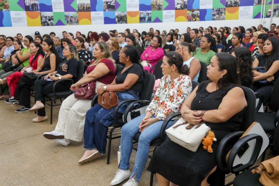 Semed recebe 155 profissionais de apoio para atuar na inclusão de estudantes da educação especial