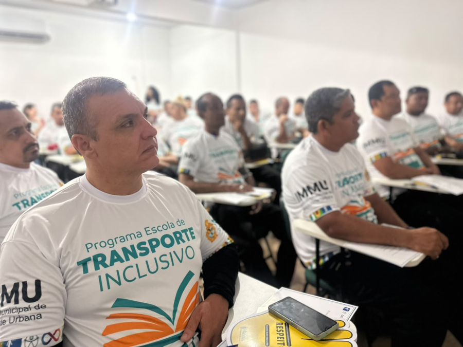 Motoristas e cobradores vivenciam na prática os desafios de PcDs e idosos no transporte coletivo de Manaus