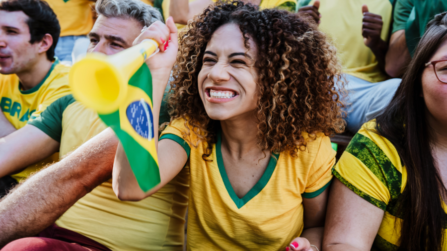 Largo de São Sebastião recebe transmissão da estreia do Brasil na Copa com shows gratuitos
