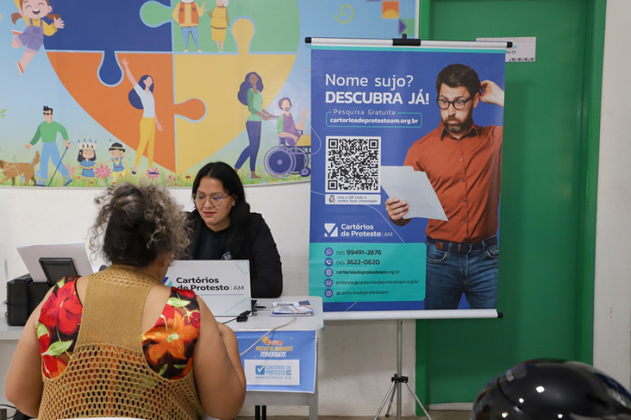 Procon Manaus Itinerante leva atendimento à população no bairro Compensa