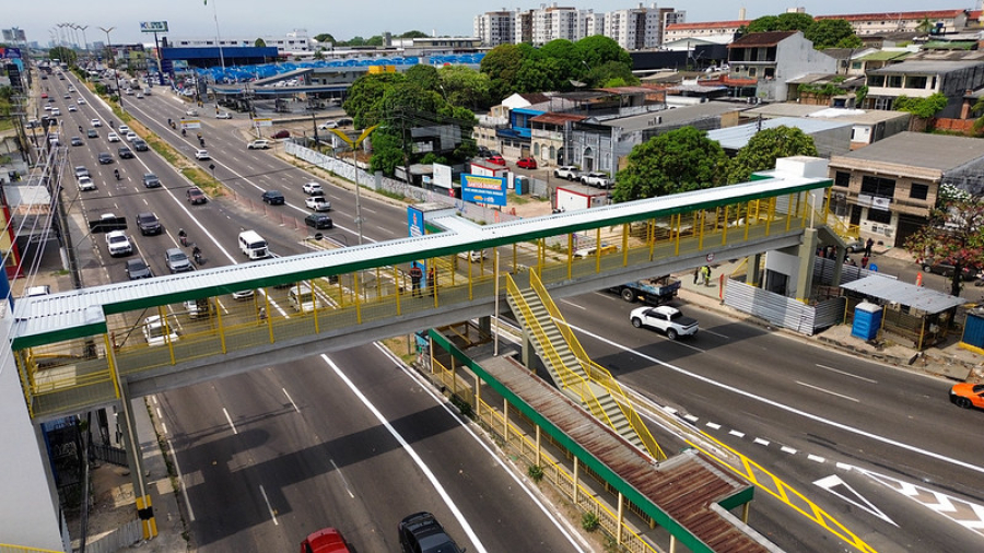 Nova passarela na avenida Torquato Tapajós é entregue com foco na acessibilidade de PcDs