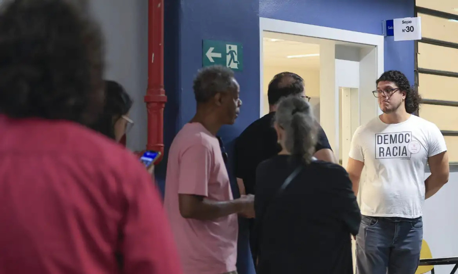 Eleitores têm até as 17h (hora Brasília) para escolher candidatos